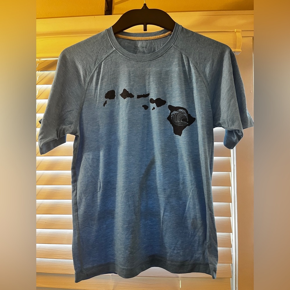 Kaialoha Blue Short Sleeve Tee with Hawaiian Islands Design, Size Small